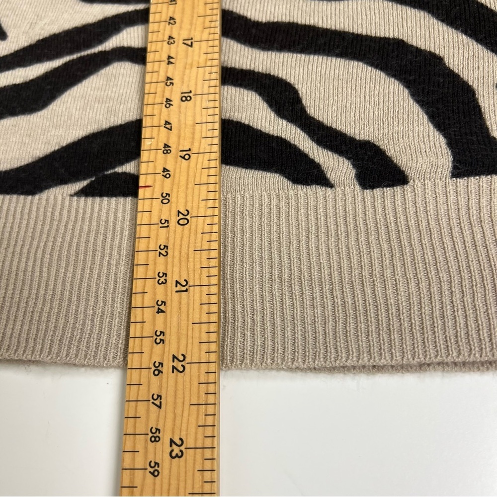 Marks & Spencer Zebra Print Crew-Neck Lightweight Sweater - Size8 - Picture 9 of 9